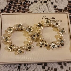 Vintage Wreath Brooches!